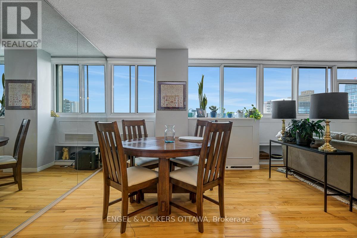 2504 - 500 LAURIER AVENUE W