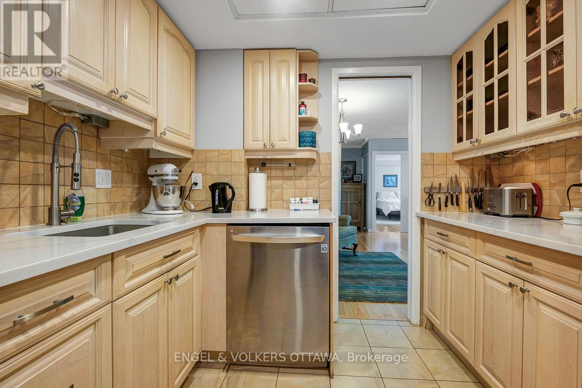 #2504 500 LAURIER AVENUE W - 18