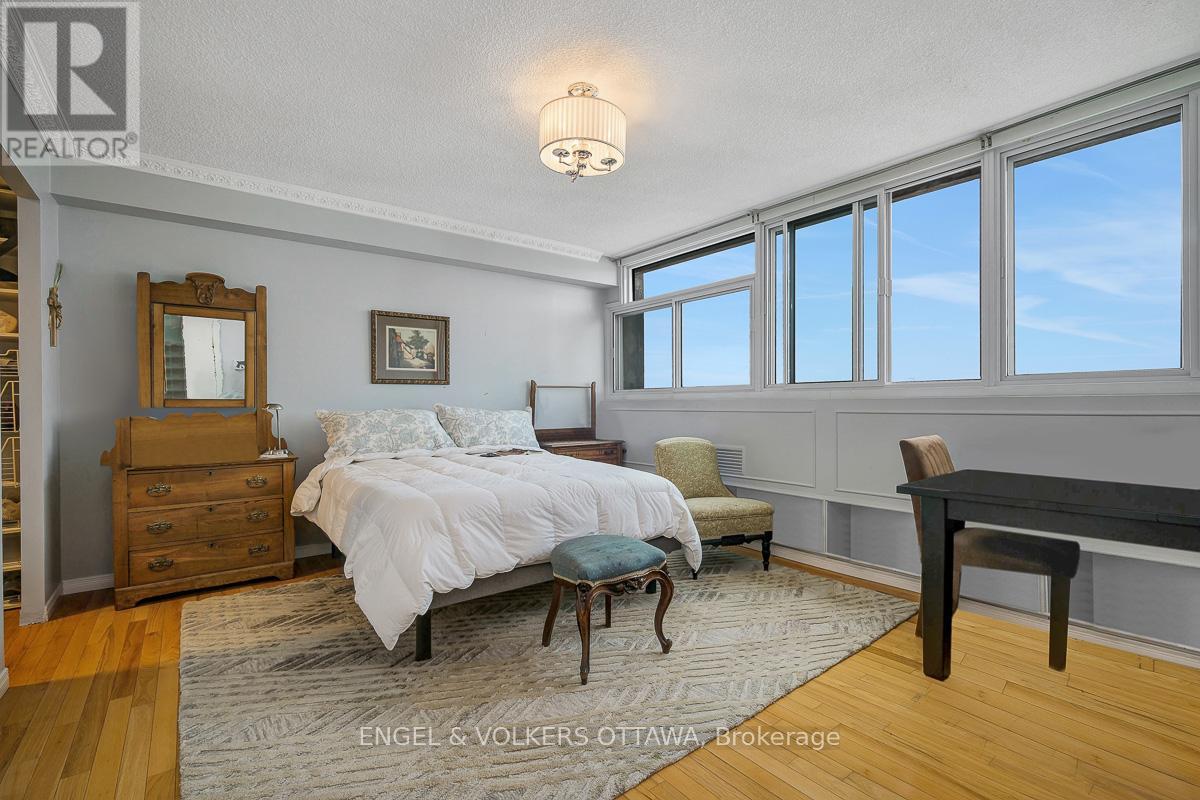 #2504 500 LAURIER AVENUE W - 21