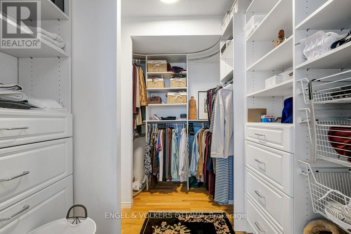 #2504 500 LAURIER AVENUE W - 23
