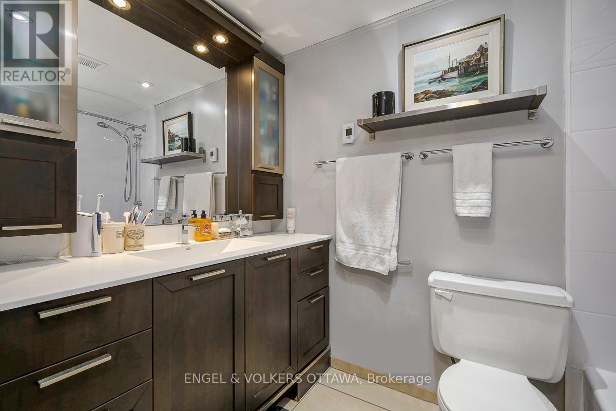 #2504 500 LAURIER AVENUE W - 25
