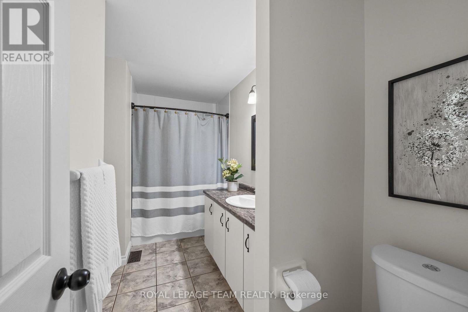 3 Bed, 2 Bath House for Sale in Ottawa – 50 SPRINGCREEK CRESCENT, Ottawa – MLS# X13231114 - Image 28