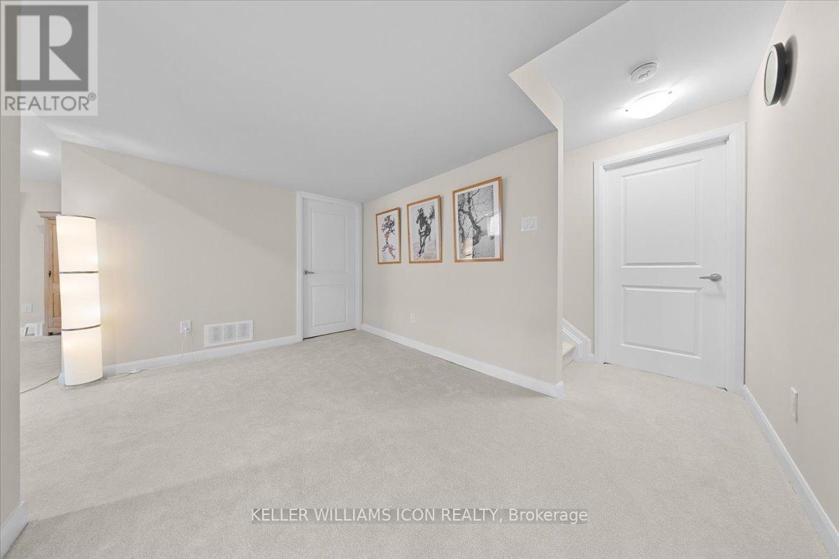 352 CLOYNE CRESCENT - 41