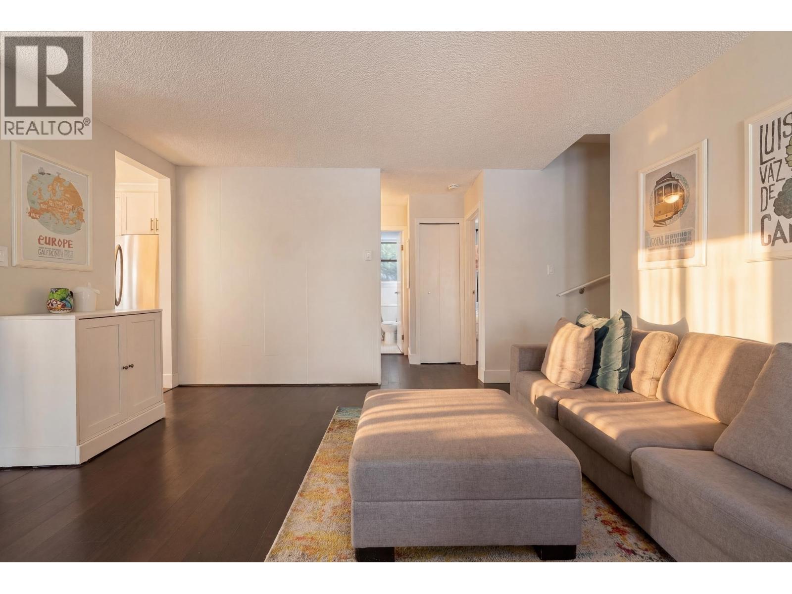2427 W 6TH AVENUE, Vancouver