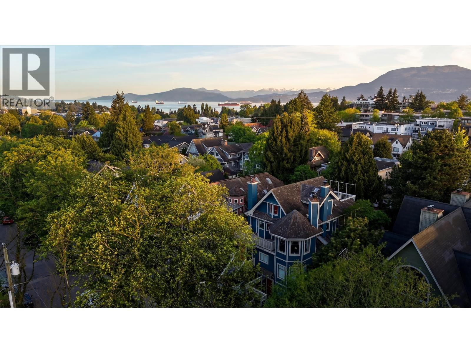 2427 W 6TH AVENUE, Vancouver