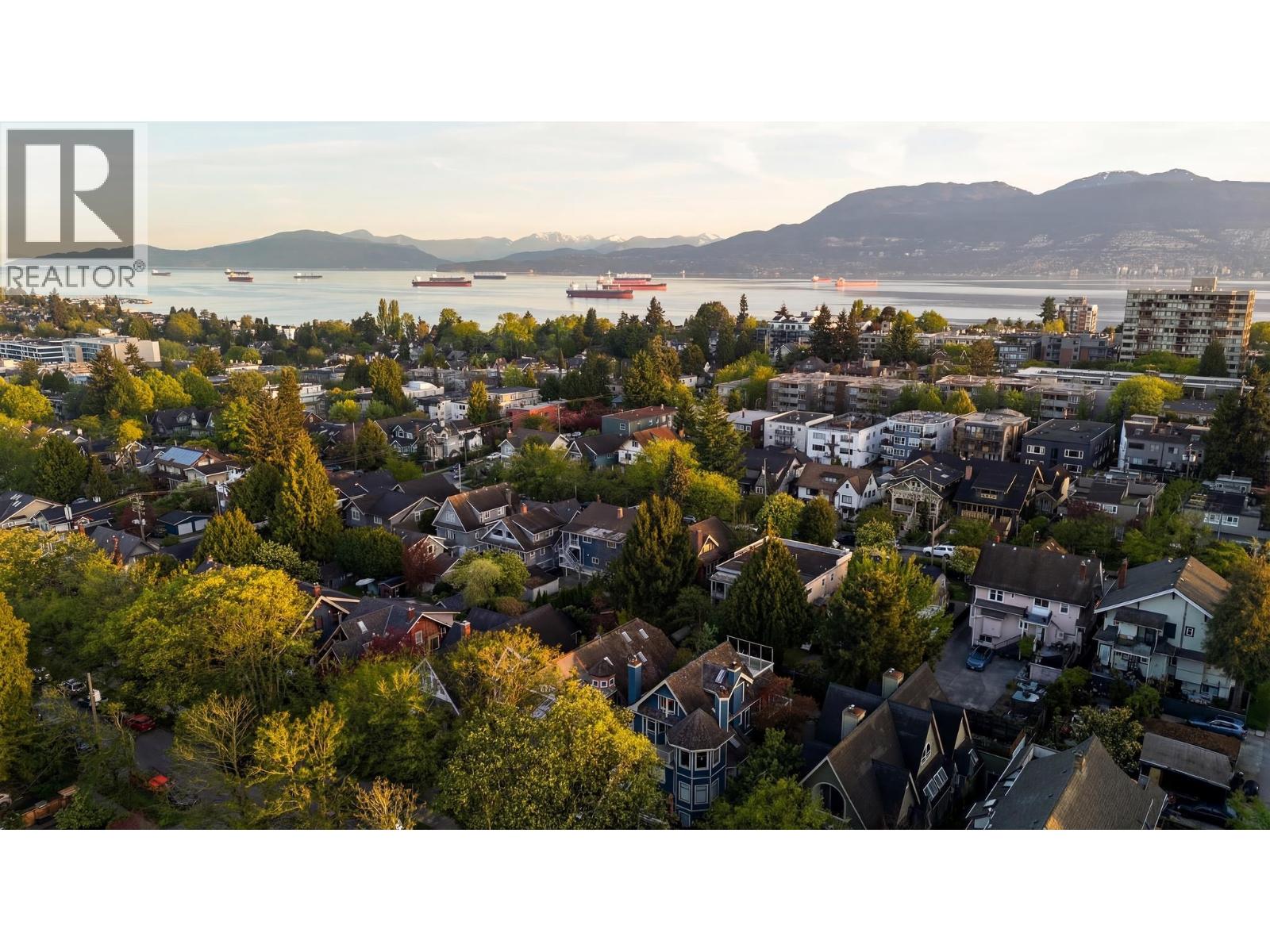 2427 W 6TH AVENUE, Vancouver