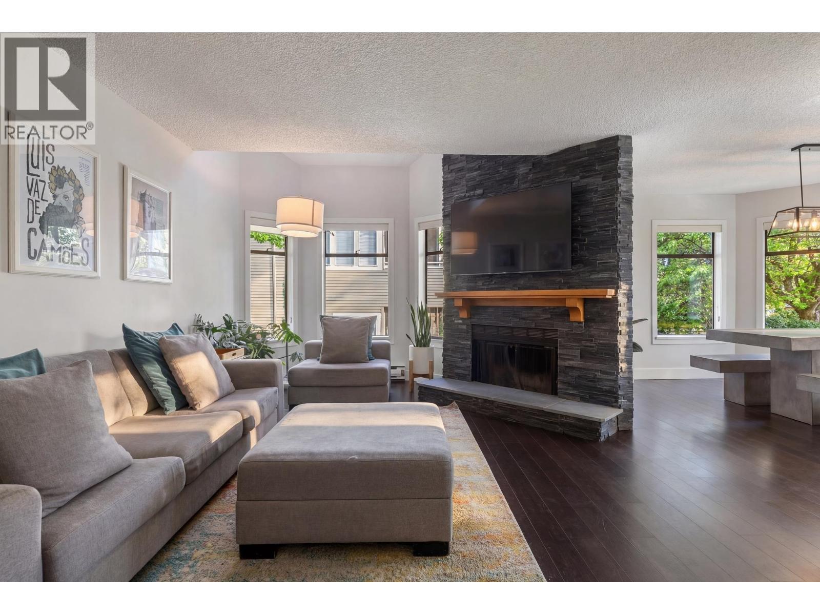 2427 W 6TH AVENUE, Vancouver