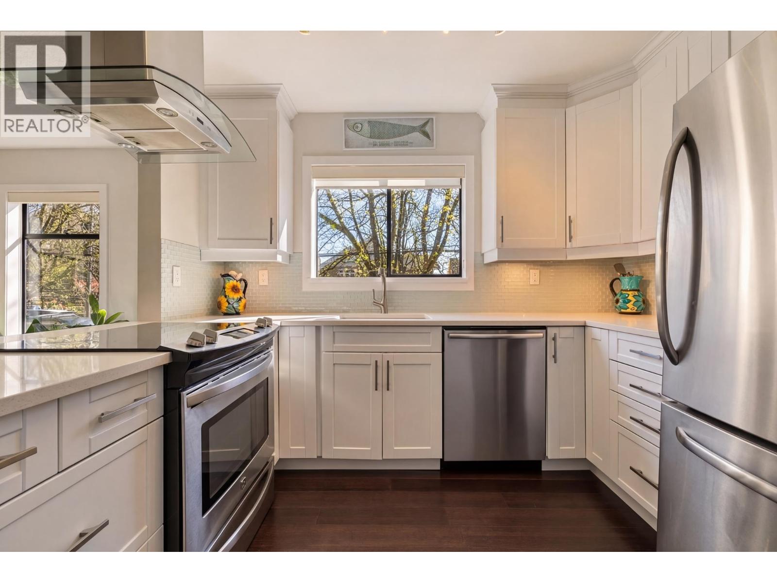 2427 W 6TH AVENUE, Vancouver