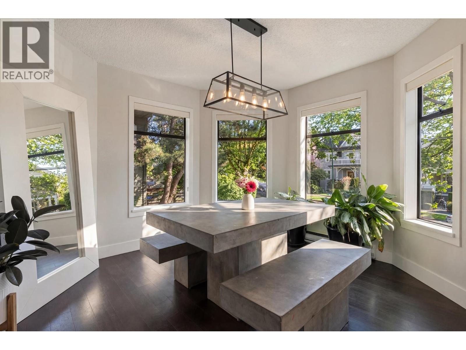 2427 W 6TH AVENUE, Vancouver