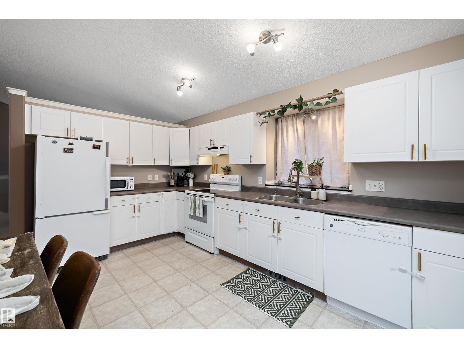 9210 163 AV NW - 14