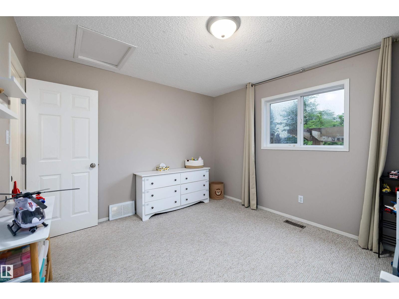 9210 163 AV NW - 18