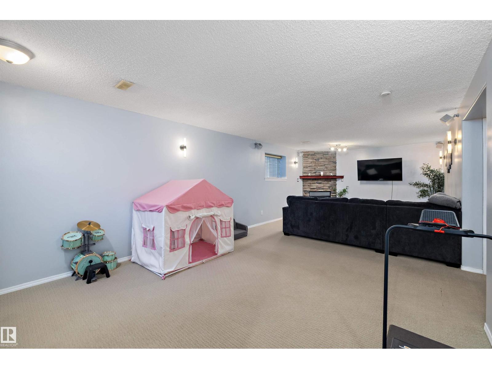 9210 163 AV NW - 29