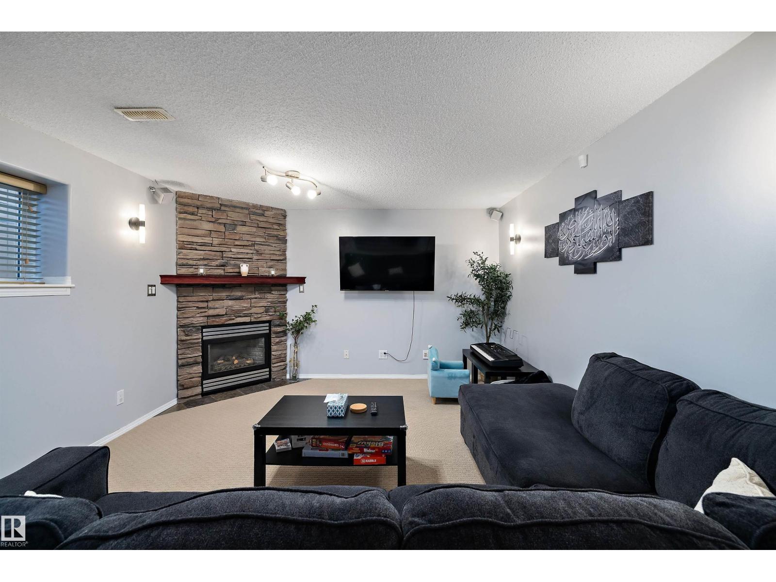 9210 163 AV NW - 32