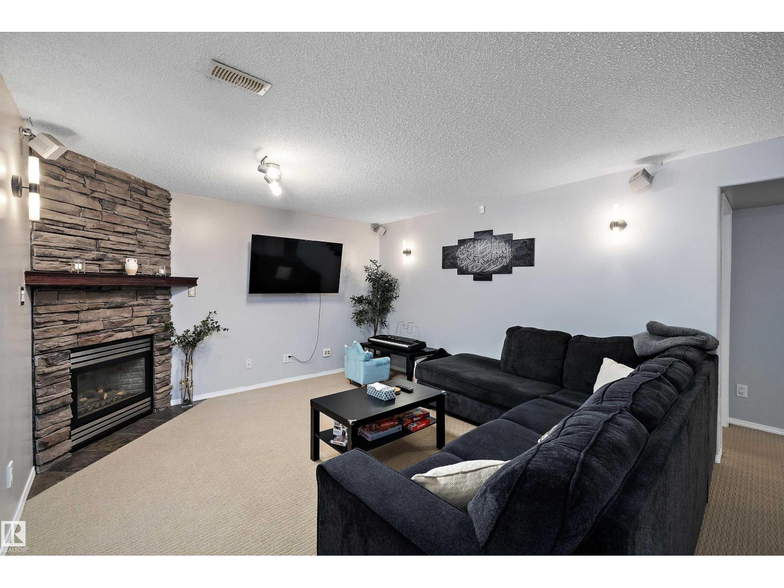 9210 163 AV NW - 33