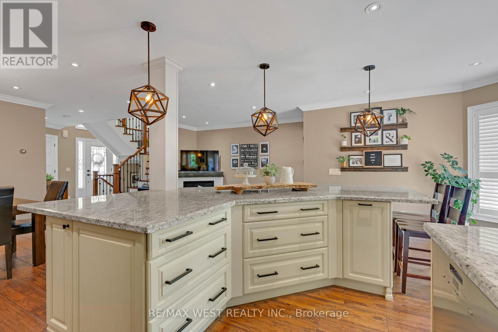 34 CRESTRIDGE DRIVE - 7
