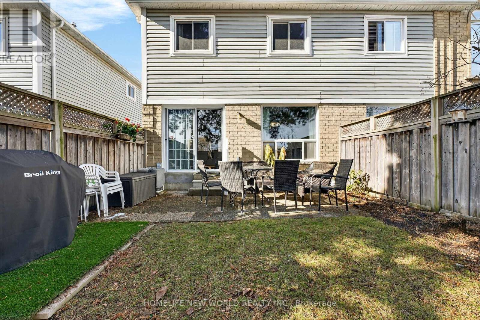 74 HEATHCLIFFE SQUARE - 30