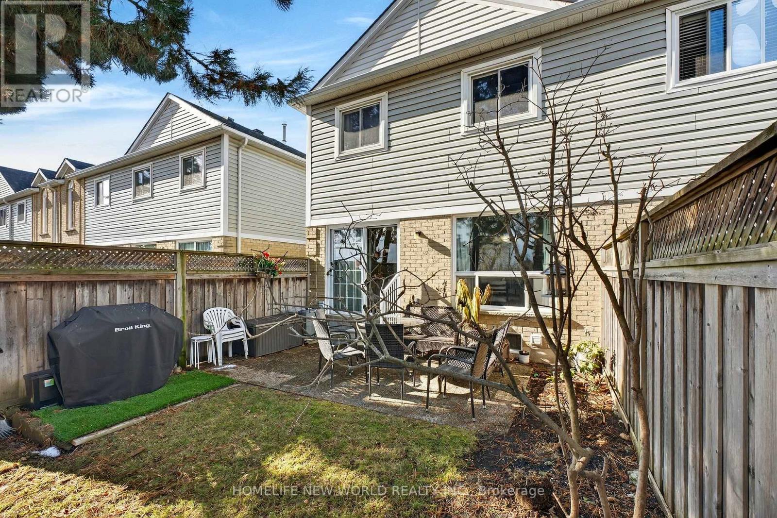 74 HEATHCLIFFE SQUARE - 32