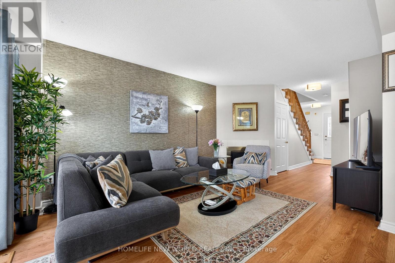 74 HEATHCLIFFE SQUARE - 8