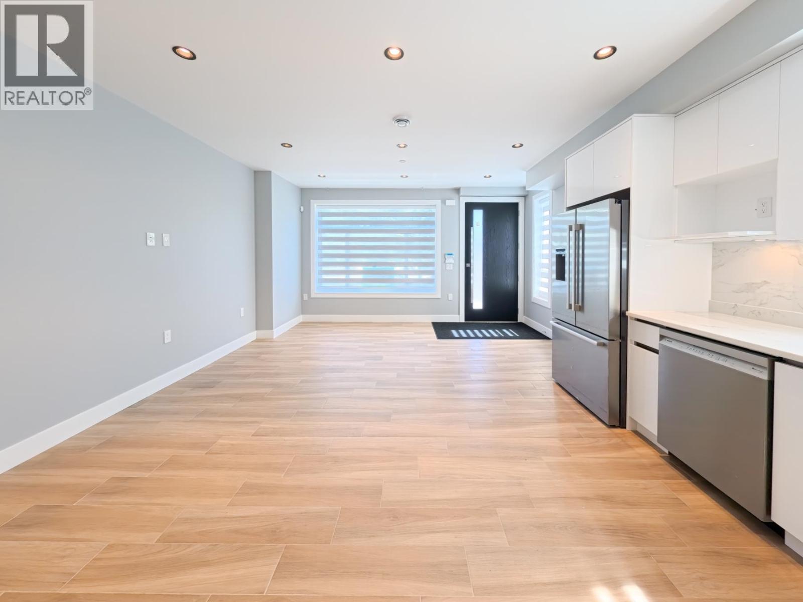 1 2557 W KING EDWARD AVENUE — photo 3