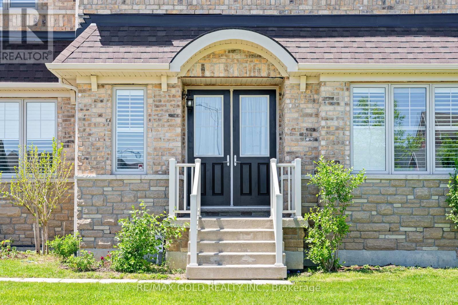 16 MEEK AVENUE - 10
