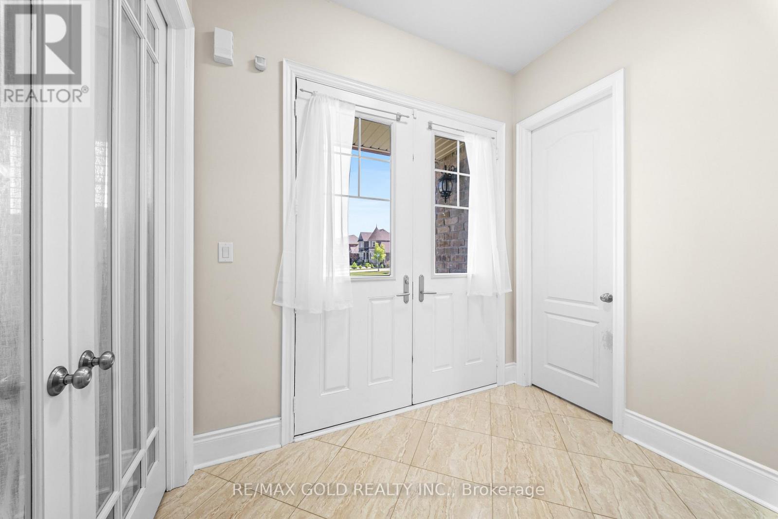 16 MEEK AVENUE - 11