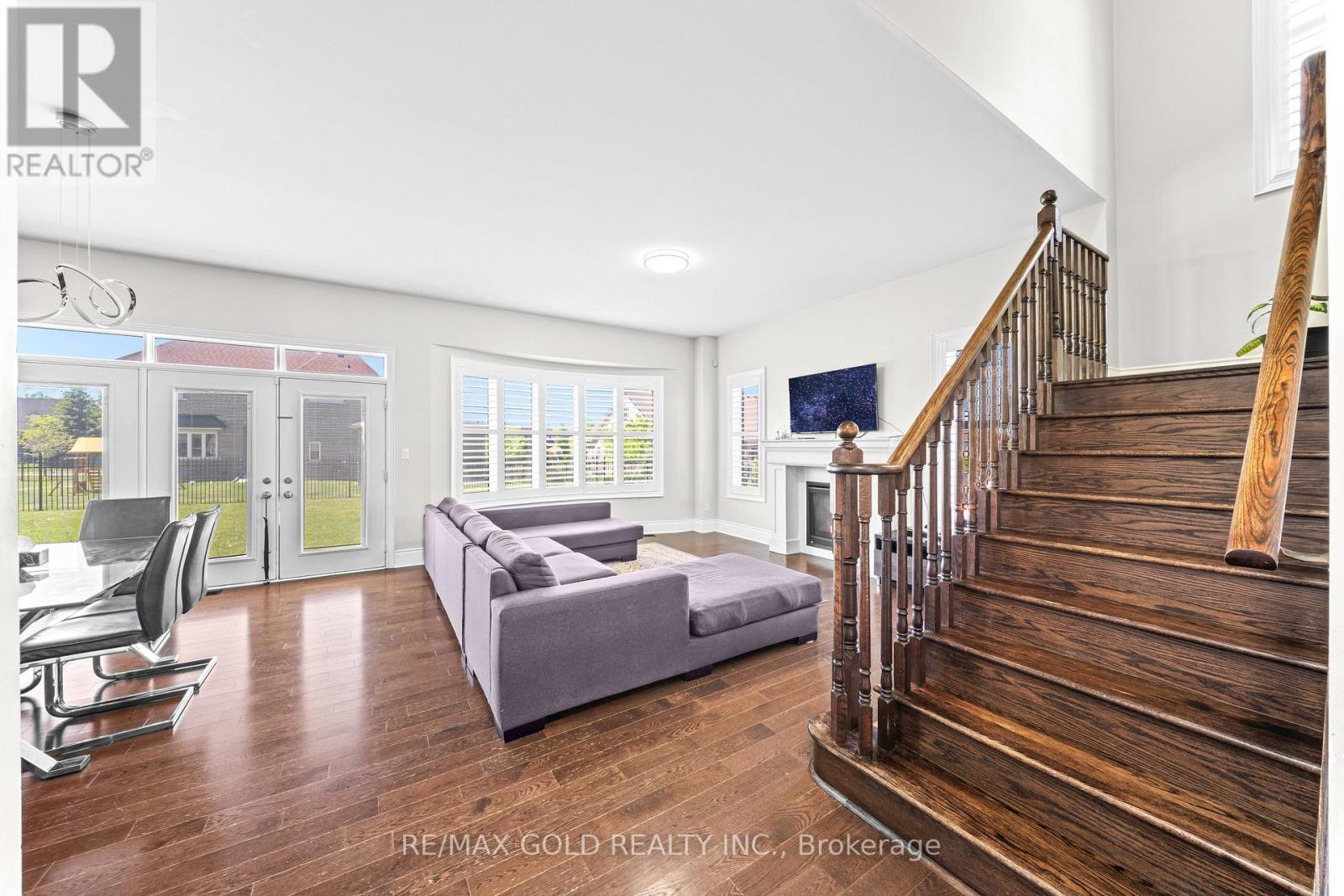 16 MEEK AVENUE - 17