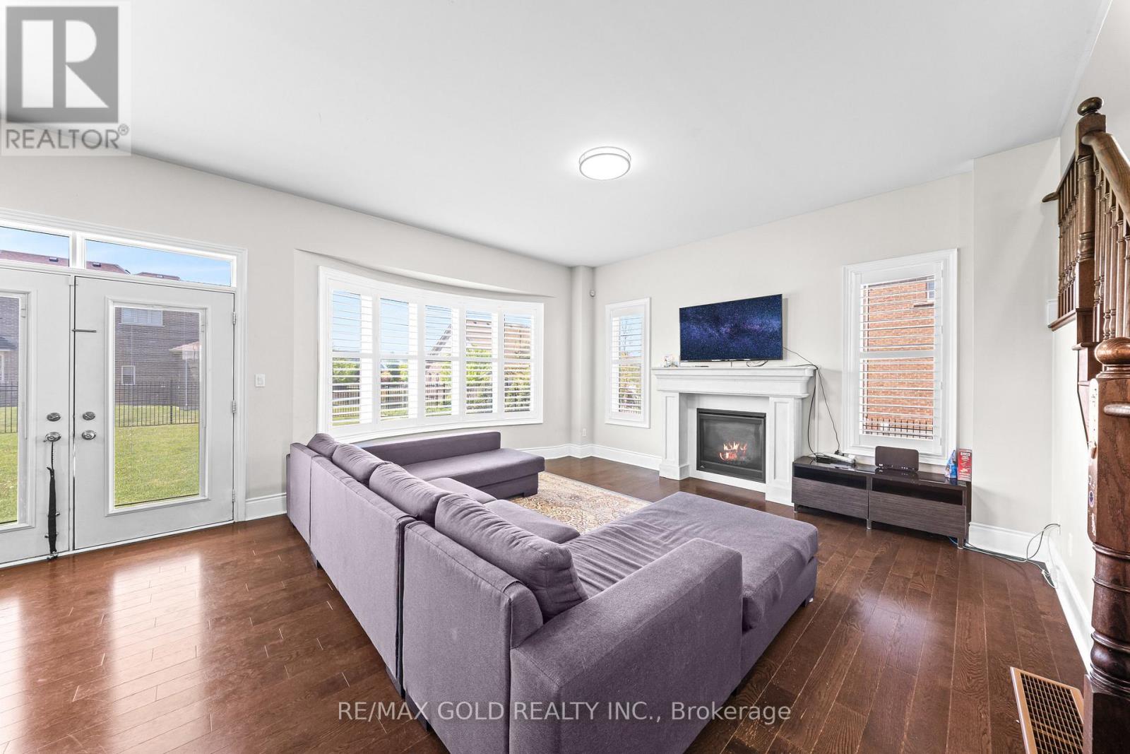 16 MEEK AVENUE - 20