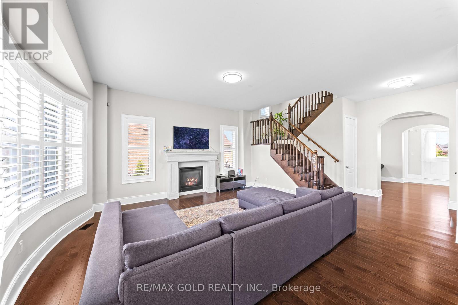 16 MEEK AVENUE - 21
