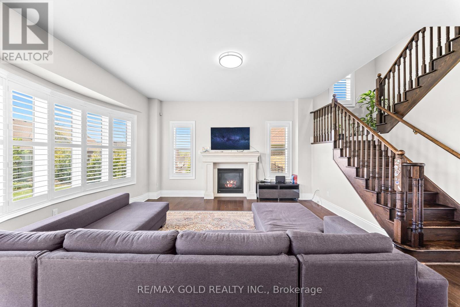 16 MEEK AVENUE - 22