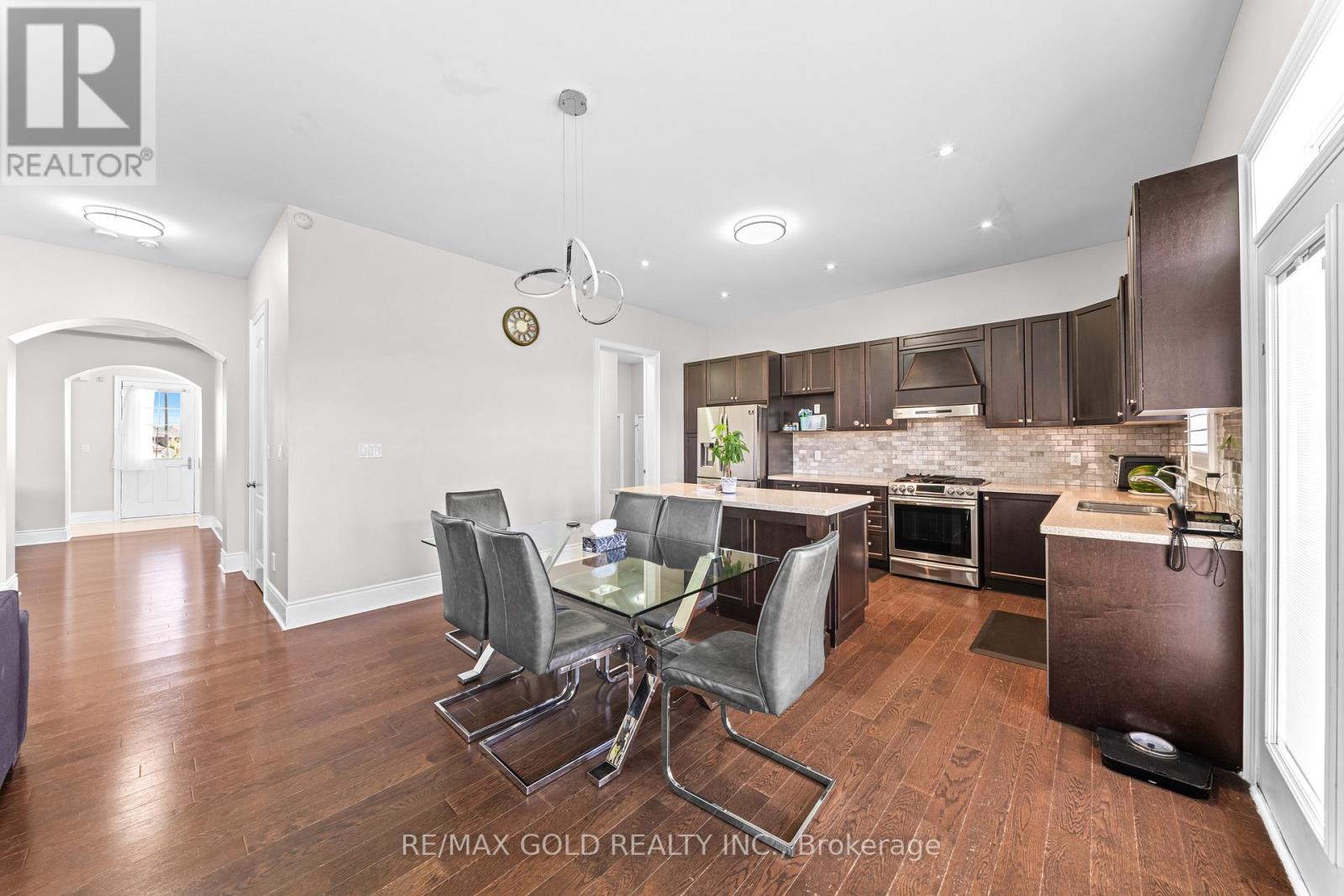 16 MEEK AVENUE - 24