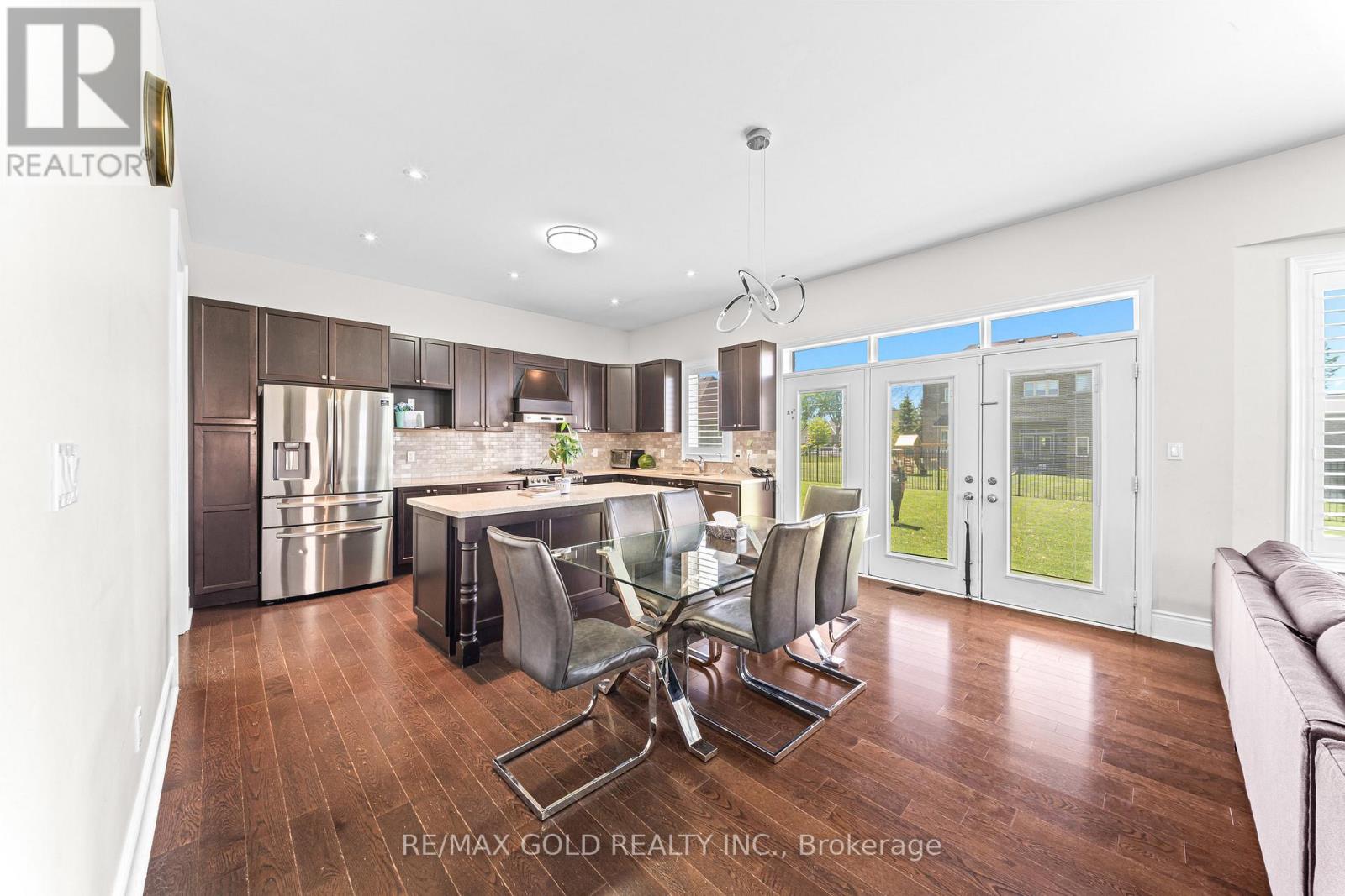 16 MEEK AVENUE - 25
