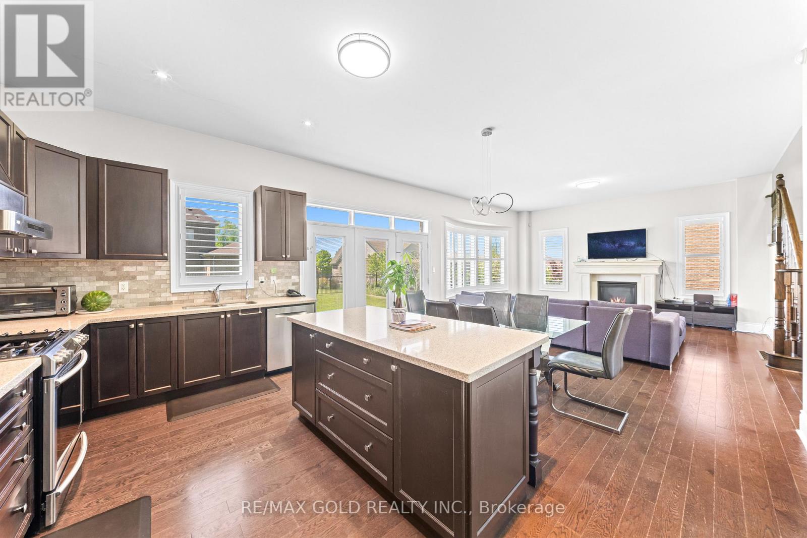 16 MEEK AVENUE - 28
