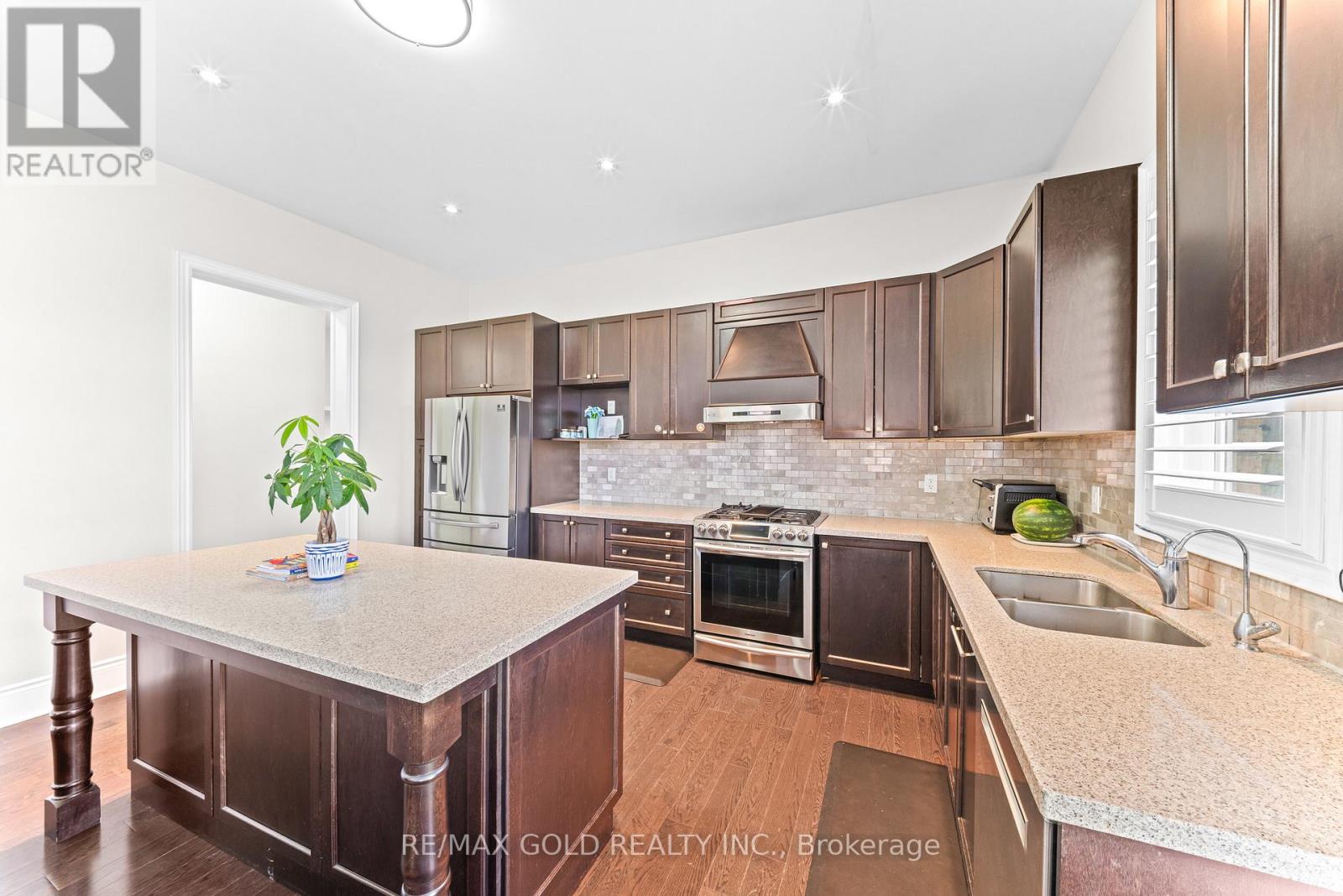 16 MEEK AVENUE - 29