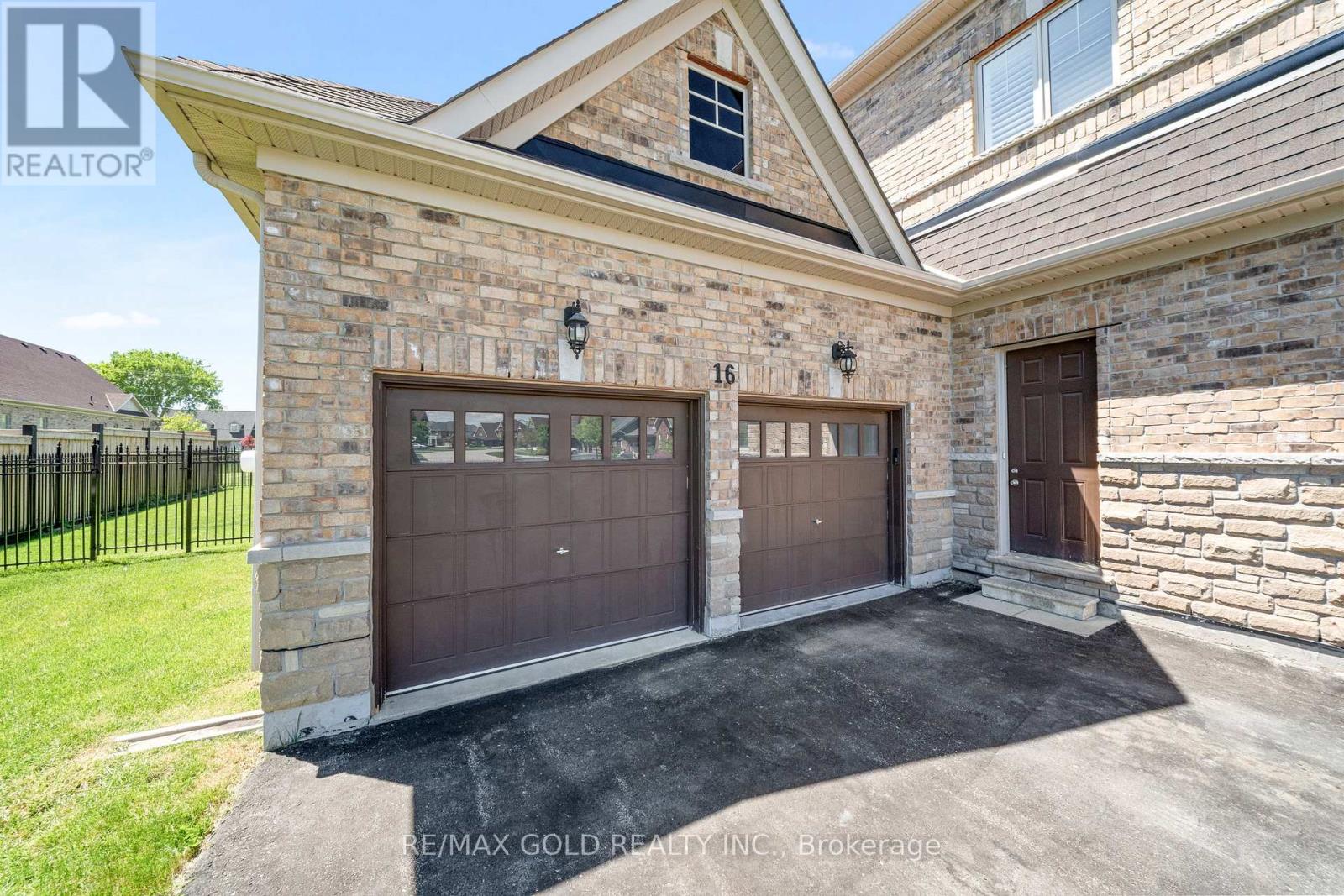 16 MEEK AVENUE - 3