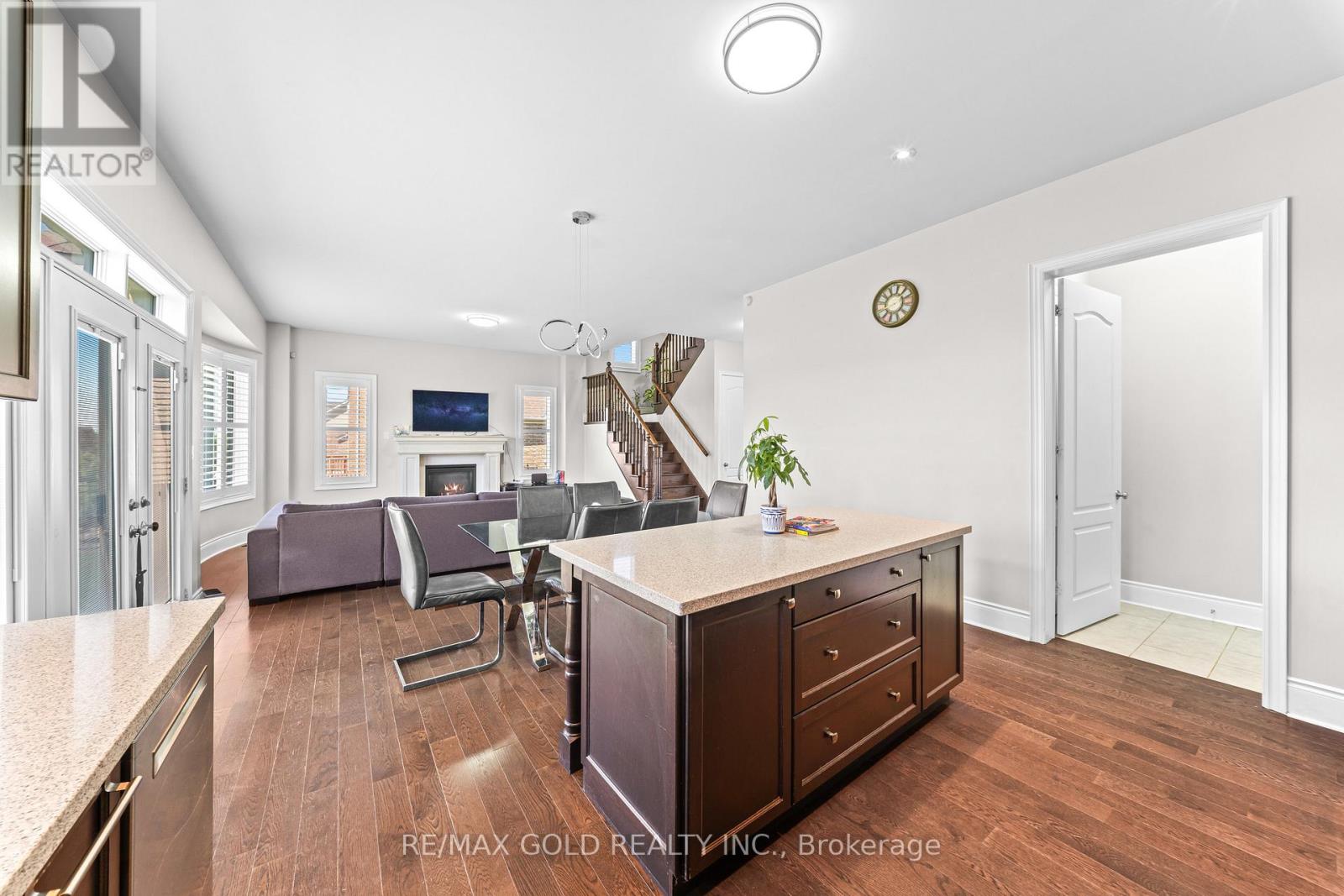 16 MEEK AVENUE - 30