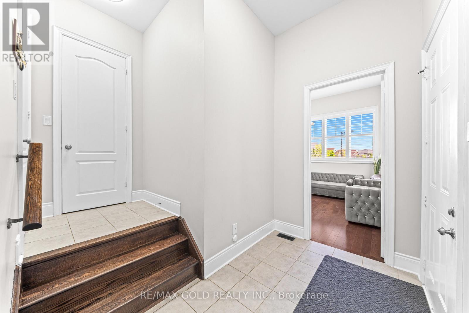 16 MEEK AVENUE - 33