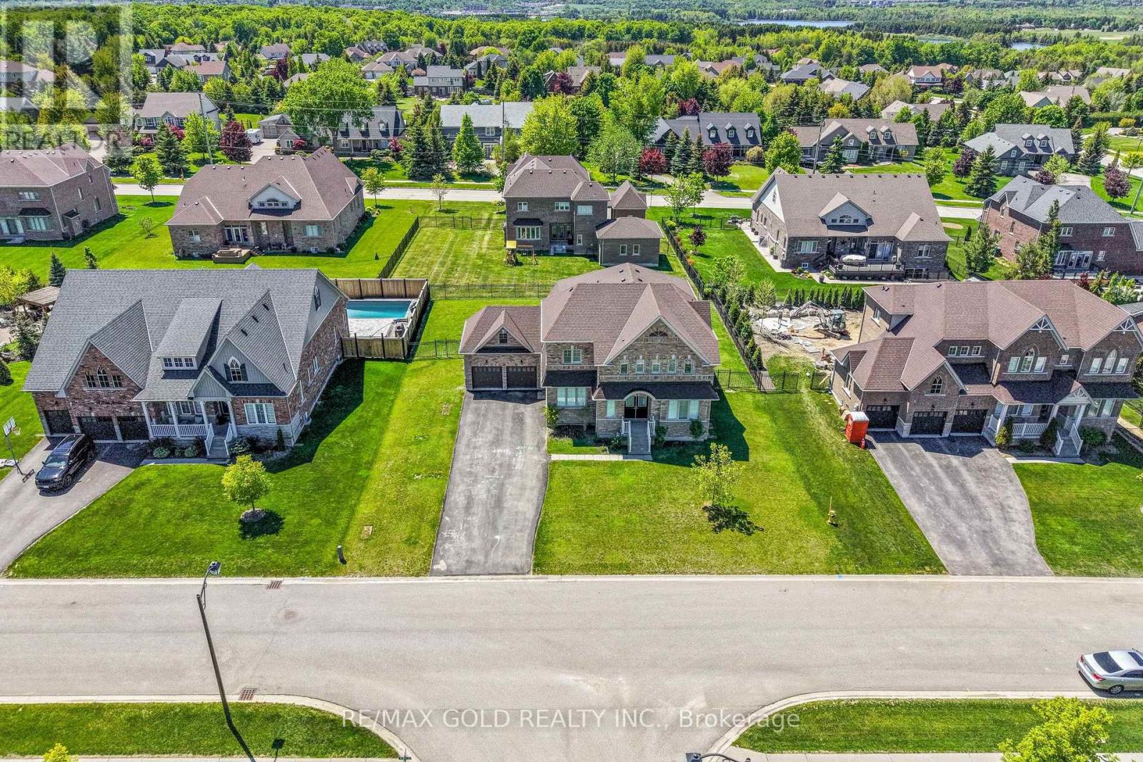 16 MEEK AVENUE - 4