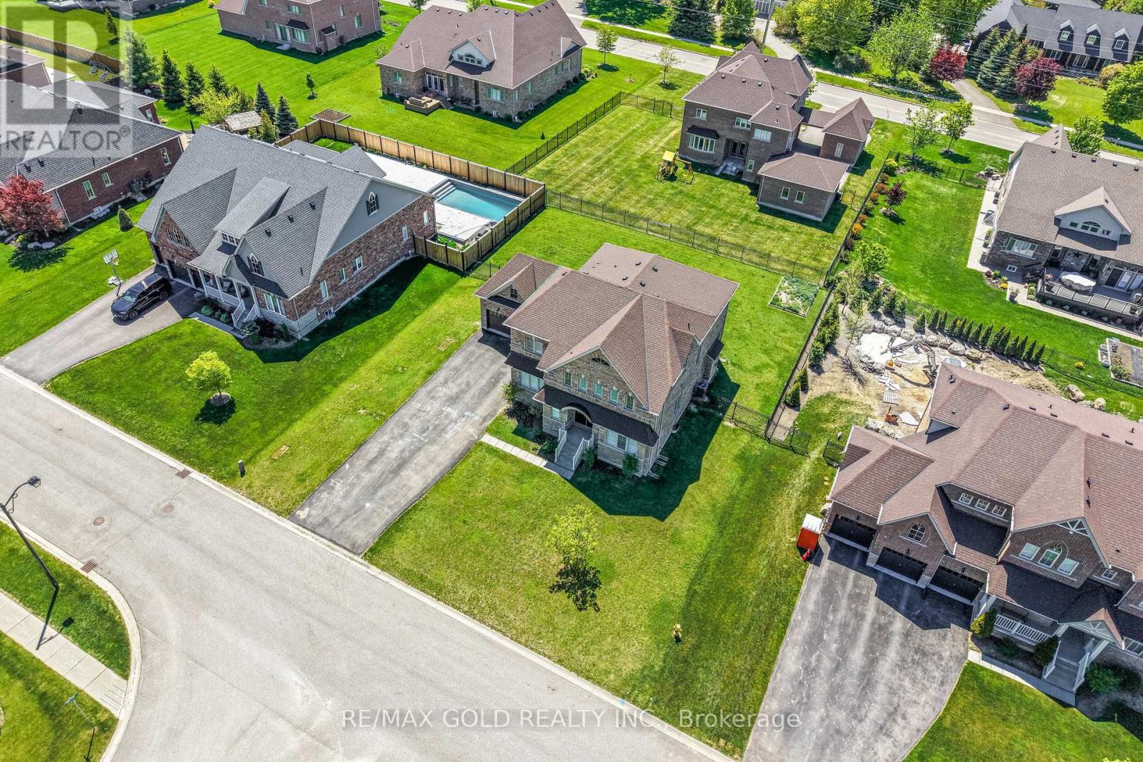 16 MEEK AVENUE - 6