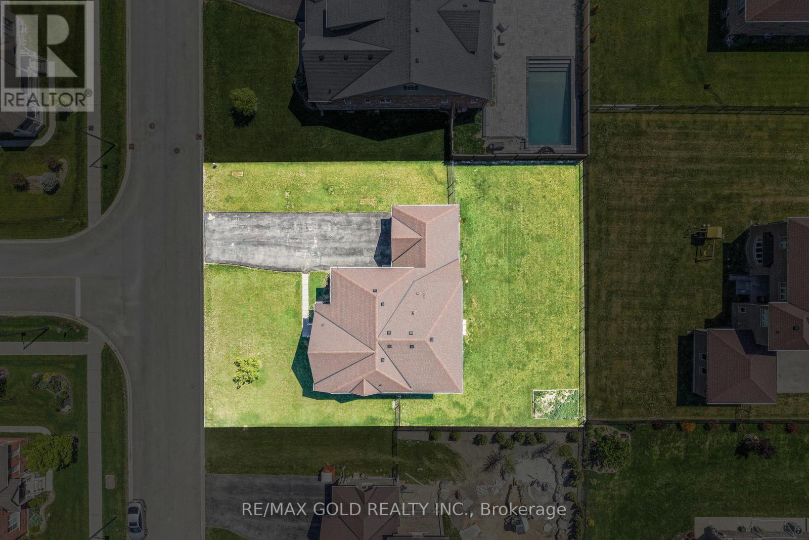 16 MEEK AVENUE - 8