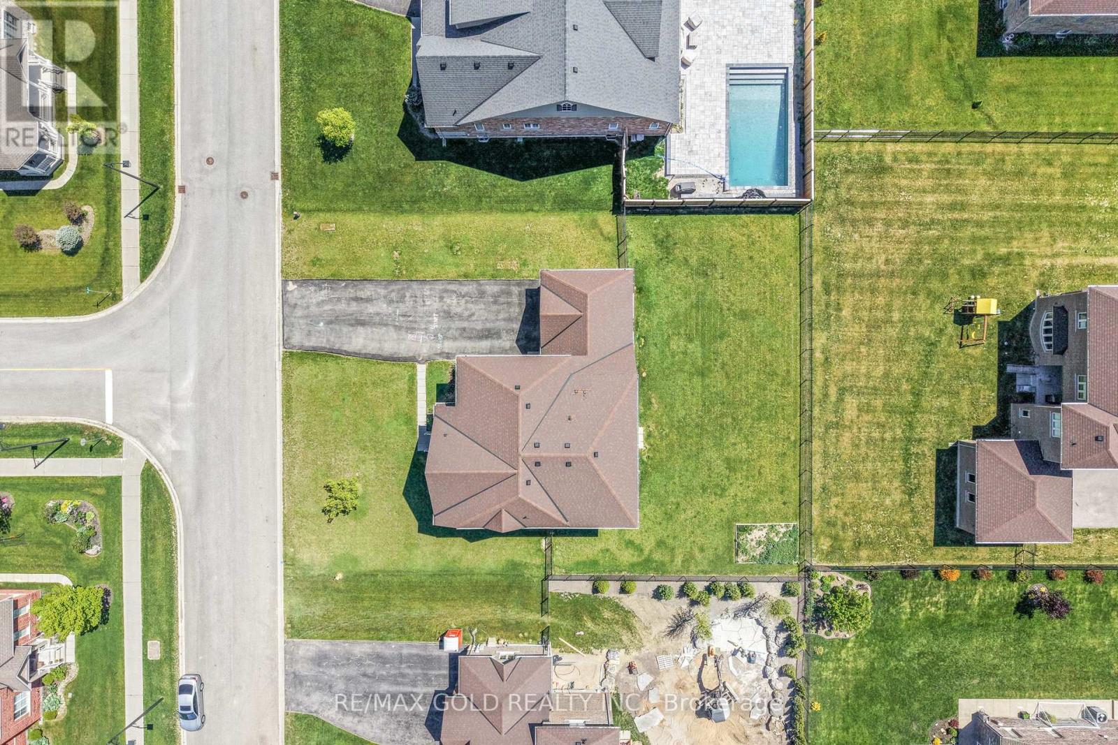 16 MEEK AVENUE - 9