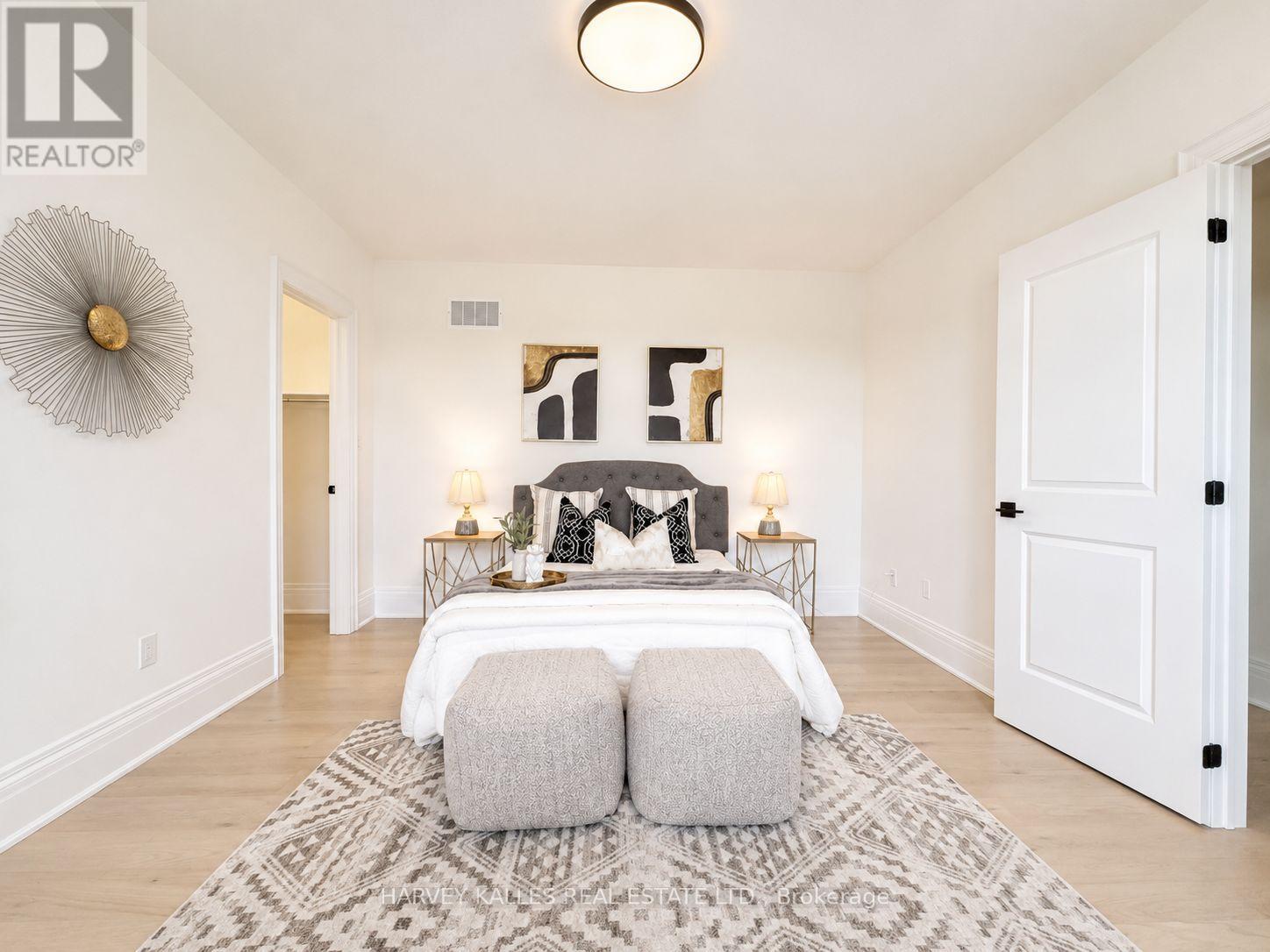 107 WINTHROP CRESCENT - 36