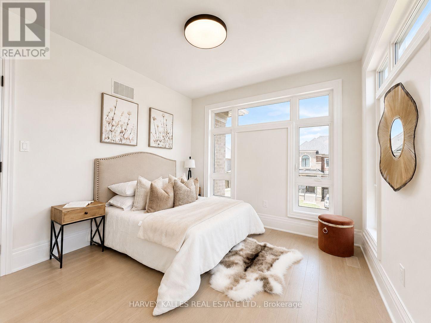 107 WINTHROP CRESCENT - 32