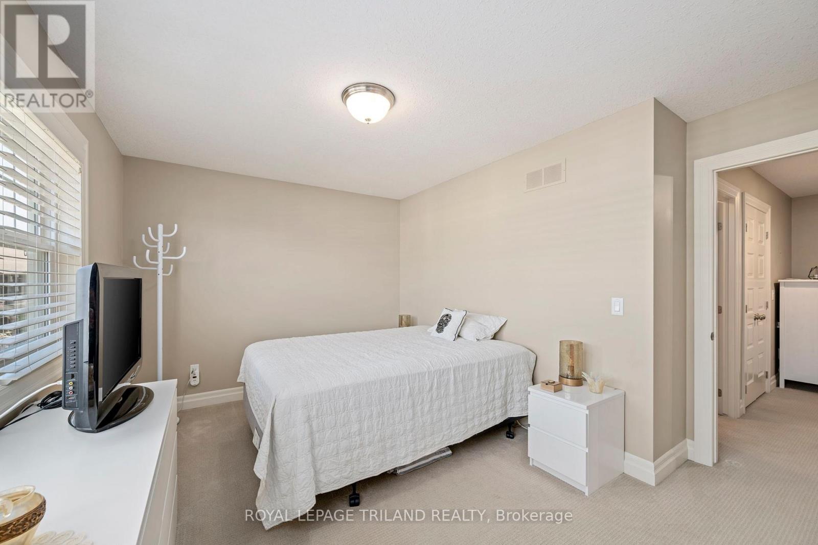 #80 1850 BEAVERBROOK AVENUE - 16