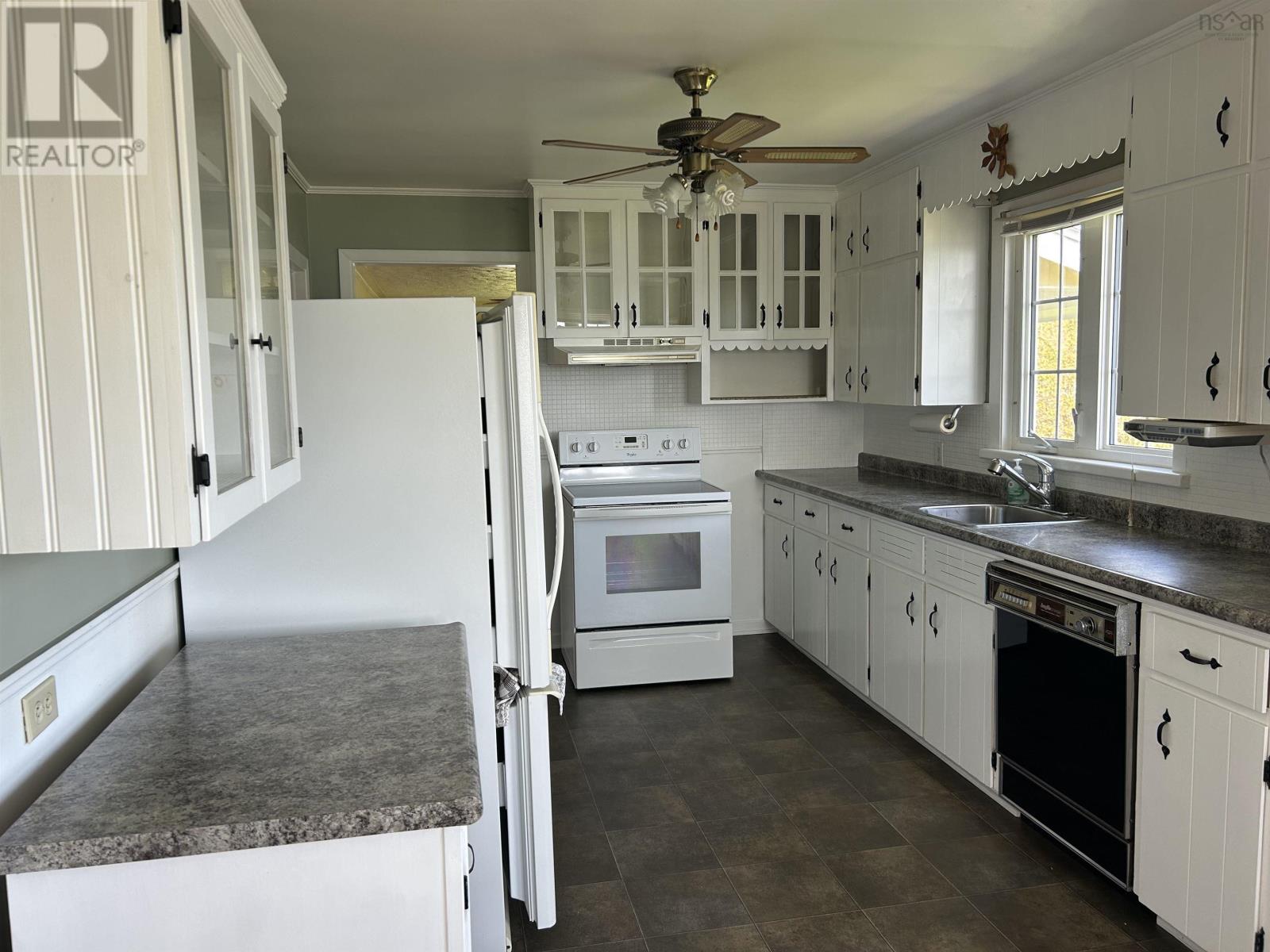 Property 4 of 19 of 698 OAKLAND Road
