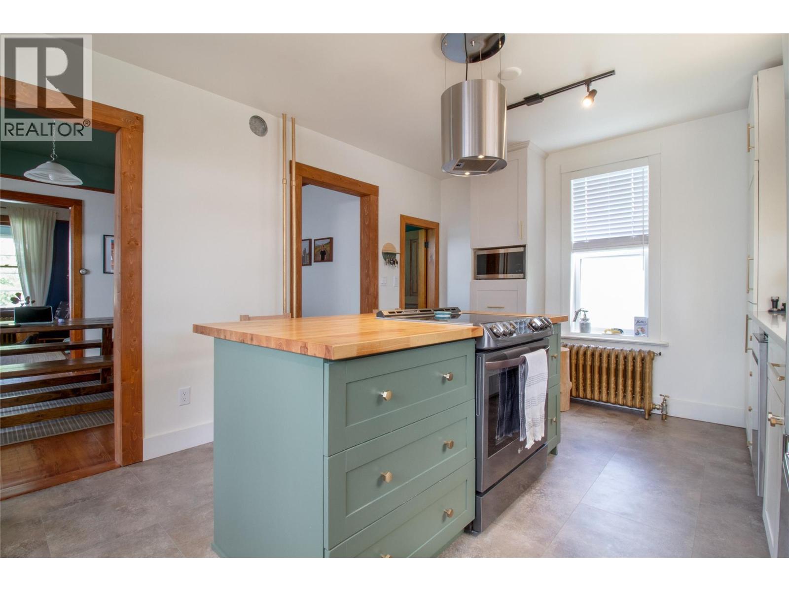 409 Third Street E - 7