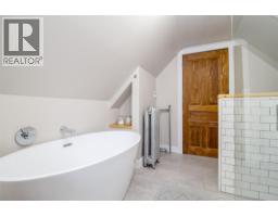 409 Third Street E, Revelstoke, BC V0E2S0 Photo 15