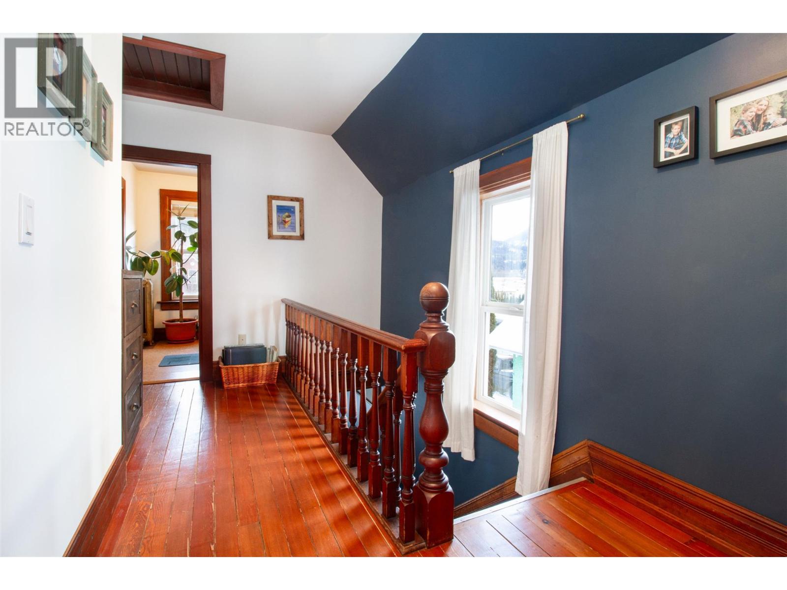 409 Third Street E - 12