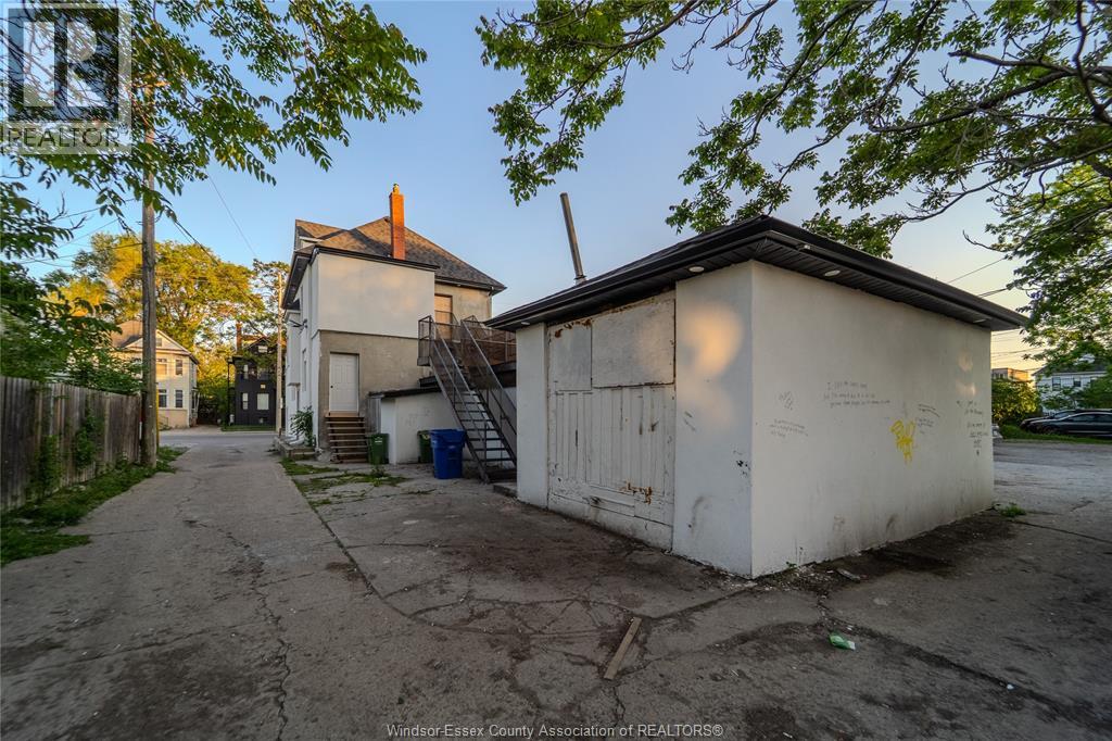 430 WYANDOTTE STREET West - 5