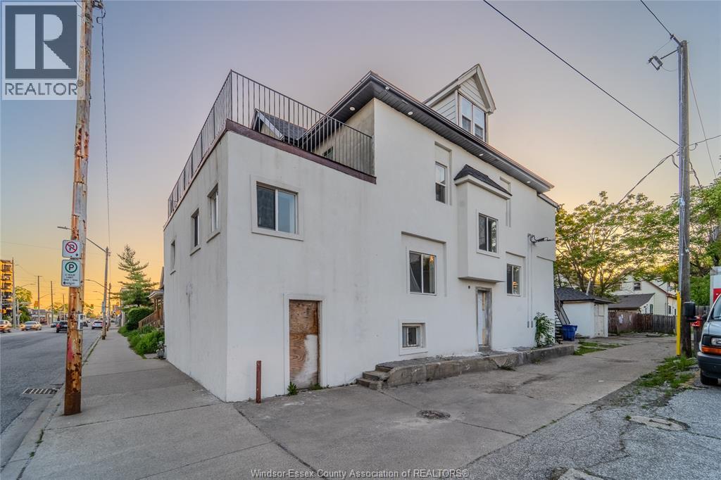 430 WYANDOTTE STREET West - Image 2