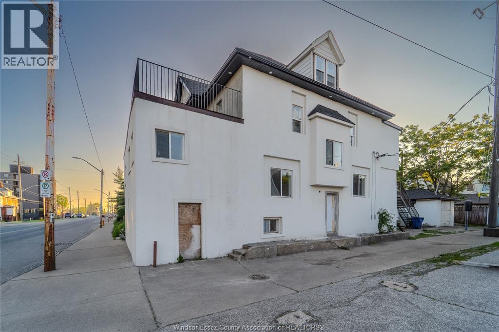 430 WYANDOTTE STREET West - 7